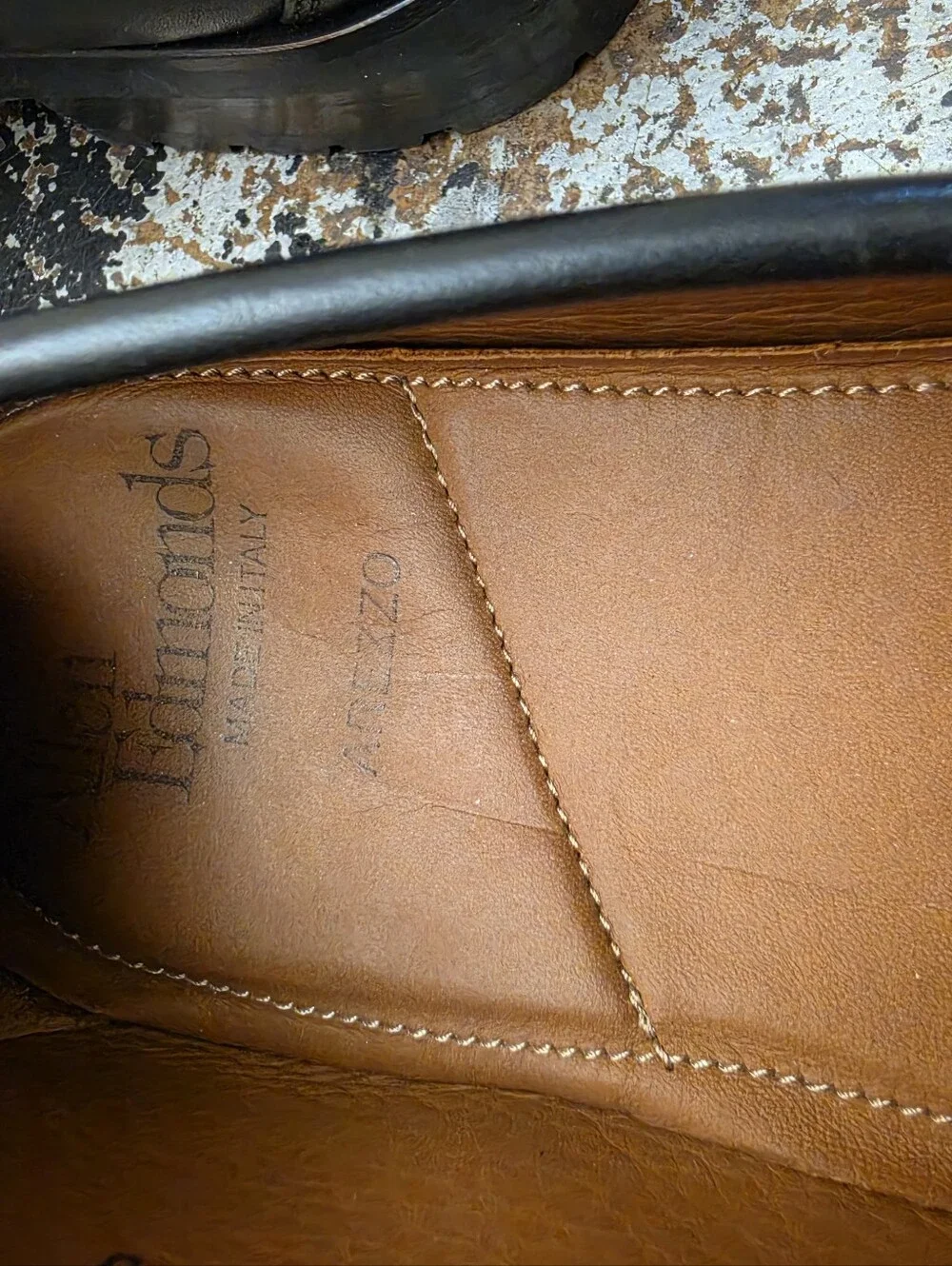 Allen Edmonds small signs